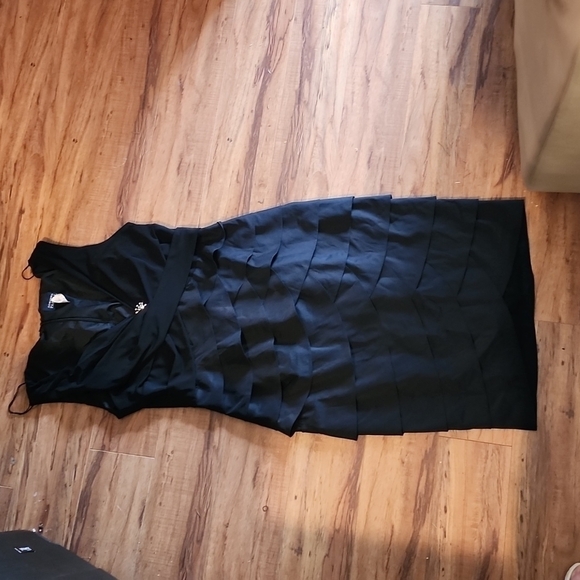 Adrianna Papell Dresses & Skirts - Adrianna Papell black sleeveless dress 8